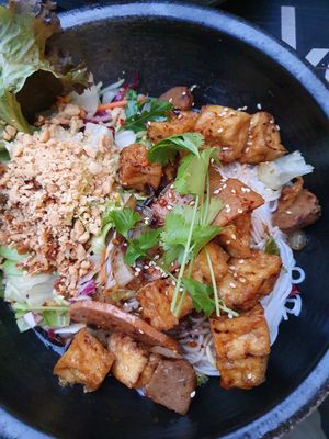 Reisnudeln mit Limetten-Ingwer-Dressing at Vegang in Berlin