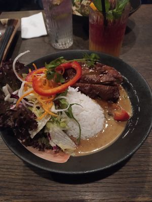Erdnussbowl mit veganer Ente at Vegang in Berlin