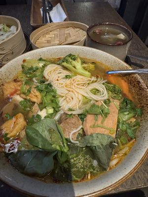 Pikante Nudelsuppe und Tee #Veganuary at Vegang in Berlin