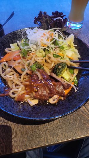 Seitan-Ente aud Udong Noodeln. (schon angeknabbert) 😉 at Vegang in Berlin