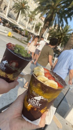 Vegan Açai Bowls at Oakberry in Split