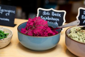Rote Beete Sojabohnen Aufstrich at Dorf Cafe Blüte in Lenzing
