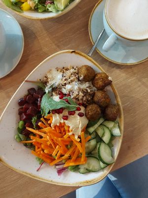 Vegan falafel bowl at Dean & David - Mercedes Platz in Berlin
