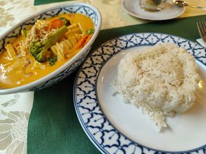 Peanut Curry Gäng Sate with Tofu at Thai Bistro in Winterthur
