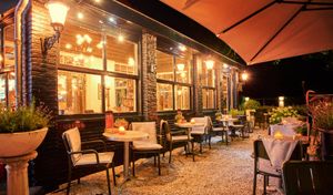 Restaurant outside  at La Vita E Bella in Midlaren