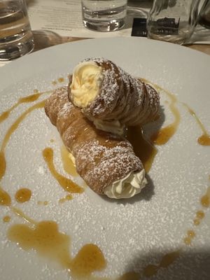 Cannoncini alla crema pasticciera.  at Pepenero in Sarzana