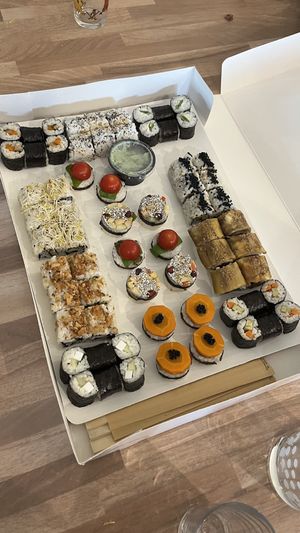 Plateau arc en ciel  at Veggie Sushi in Meilhan-sur-garonne