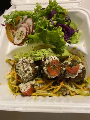 Raw vegano menú del día para llevar  at Saludpan in Medellin