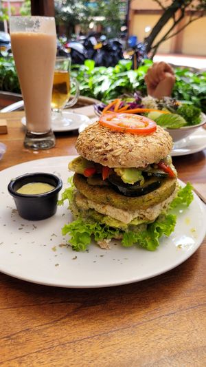 Hamburguesa doble at Saludpan in Medellin