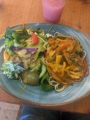 Main of Menú del Día Vegetariano (22.500 COP) - 4.5/5 at Saludpan in Medellin