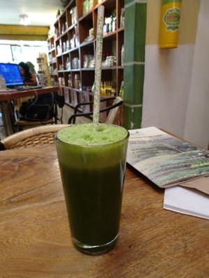 green juice at Saludpan in Medellin