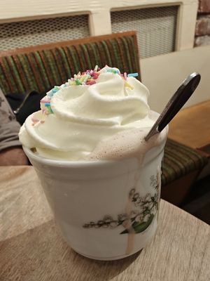 Cocoa with oat milk and (sadly not vegan) cream topping - but you can order the cocoa without the cream #Veganuary at Vollpension in Vienna