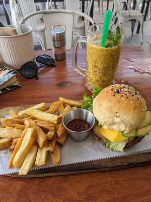Vegan burger with passion fruit juice at Noi Bistro in Tamarindo