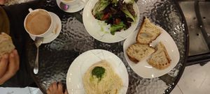 Hummus con chimichurri at Justo in Merida