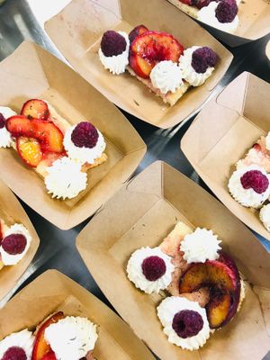 Desserts maison at Fenêtre sur Quai in Cerons