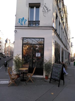 Façade at Soya Comptoir Bio in Paris