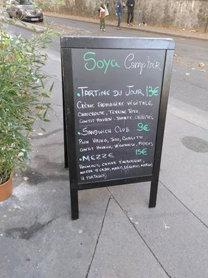 Example of the menu at Soya Comptoir Bio in Paris