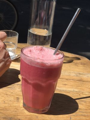 Pink latte  at Soya Comptoir Bio in Paris