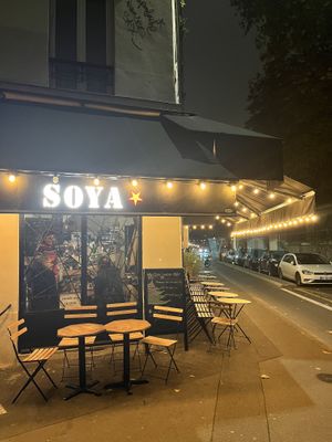 Outside  at Soya Comptoir Bio in Paris