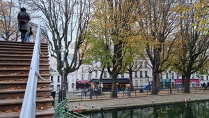Outside from the canal at Soya Comptoir Bio in Paris