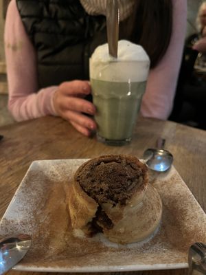 Cinnamon roll  at Soya Comptoir Bio in Paris