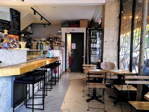 Eat-in space at Soya Comptoir Bio in Paris