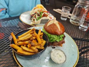 Mushroom Burger, 3 Taco- Auswahl at Vegan Street in Calgary