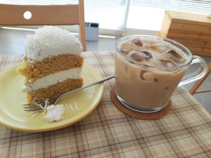 Coconut cake and soymilk latte at Free-D.E Bakery in Daegu