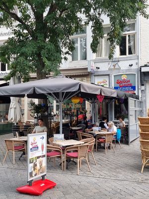 Outdoor seating at Saigon Cuisine in Maastricht