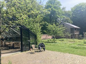 In het restaurant worden groente uit de moestuin gebruikt.  at Bij De Tuinman in Hilversum