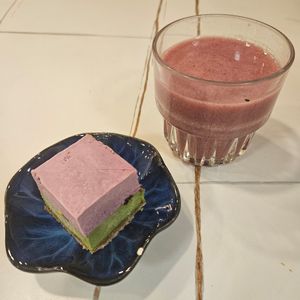 Strawberry smoothie and matcha raspberry cake at Soo Good Vegan Restaurant - 好素純素餐廳 in Hong Kong Island