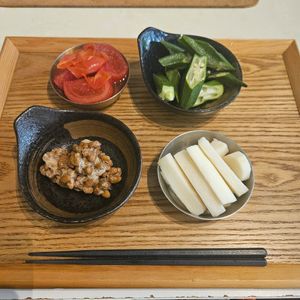 Tomato, okra, natto, yam (raw, special request) at MUM Veggie Cafe - MUM 日常野菜料理 in Kowloon