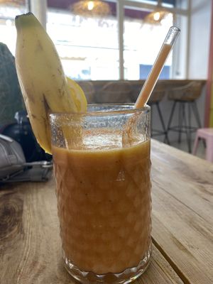 Healthy smoothie at MOYA brunch in Sevilla