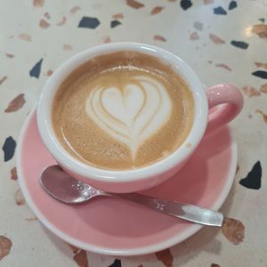 Oat flat white 🥰 at MOYA brunch in Sevilla