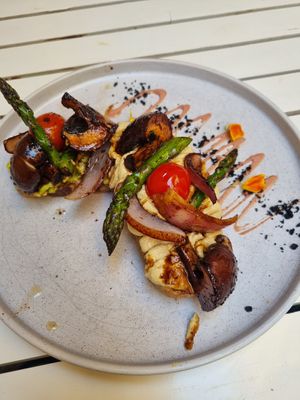 Tostá de verduras at MOYA brunch in Sevilla