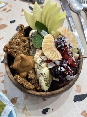 Acaï bowl  at MOYA brunch in Sevilla