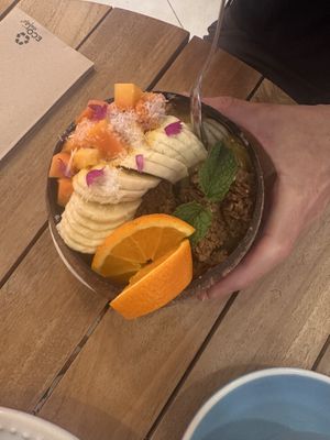 smoothie bowl  at MOYA brunch in Sevilla