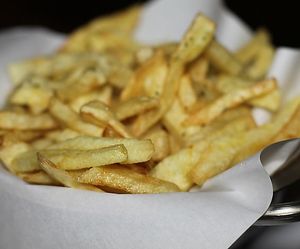 fresh hand made French fries at  Mandalaki Coffee Tavern - Μανταλάκι Καφέ Μεζεδοπωλείο in Kozani