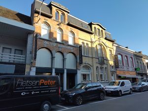 Storefront at De Vijf Seizoenen in Brakel