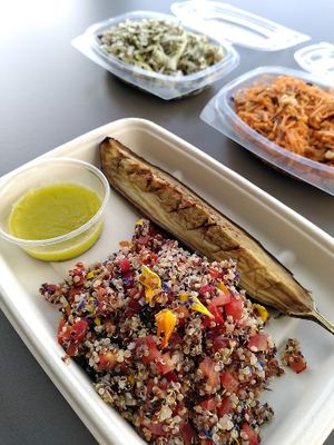 Quinoa eggplant dish with carrot and cabbage salad at Heltie in Gavere