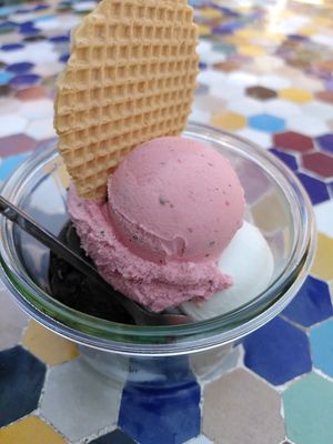 Strawberry-Basil, Mint-Lime and dark Chocolate at Goldcafe in Enkenbach-alsenborn