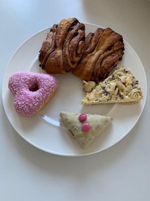 Franzbrötchen, Donut, Nussecken und Kuchen  at The Sweet Vegan in Nuremberg