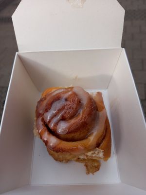 Best cinammon roll ever 🤤 at The Sweet Vegan in Nuremberg