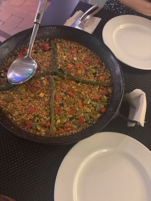 Auch eine relativ kleine Portion für zwei   at Avinyo10 in Barcelona