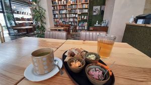 Tea matcha and hummus at Insensato in Tomar