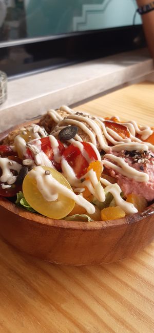 Falafel salad with hummus and sweet potato at Insensato in Tomar