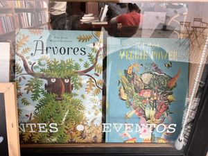 Livros…  at Insensato in Tomar