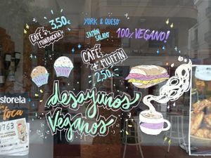 Art exterior amb el menú vegà at La Raval Santanna in Reus