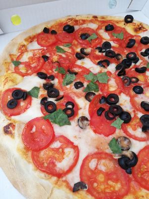 Pizza italiana amb formatge vegà at Casanova Pizzas & Empanadas in Reus