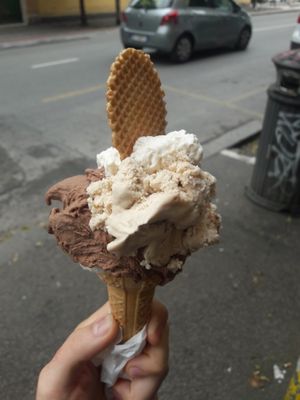 Gianduia y avellana con Nata por encima at Gelarmony - Marcantonio Colonna in Rome